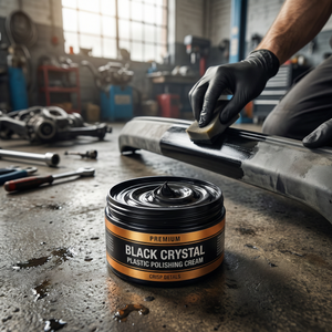 Pâte rénovatrice plastiques & pneus – Noir intense & protection durable